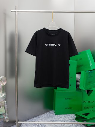 Givenchy T-shirt in Jersey with Ceramic Print – GVS27