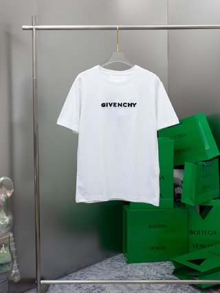 Givenchy T-shirt in Jersey with Ceramic Print – GVS26