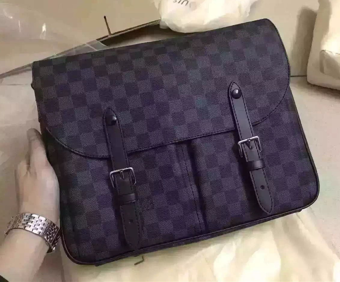 LOUIS VUITTON CHRISTOPHER MESSENGER Damier Graphite Canvas N41500
