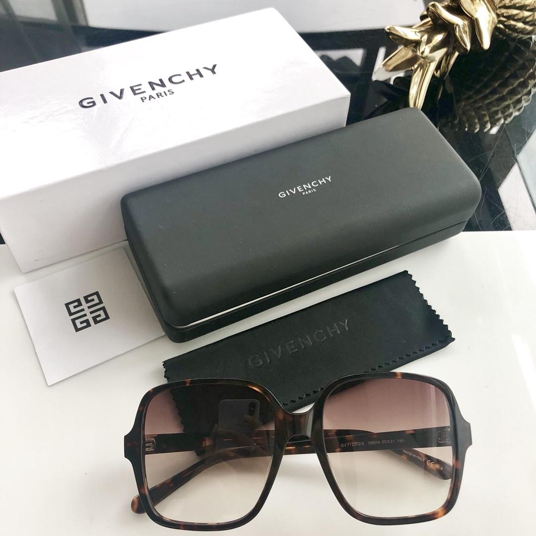 Givenchy Men’s Sunglasses ASS650086